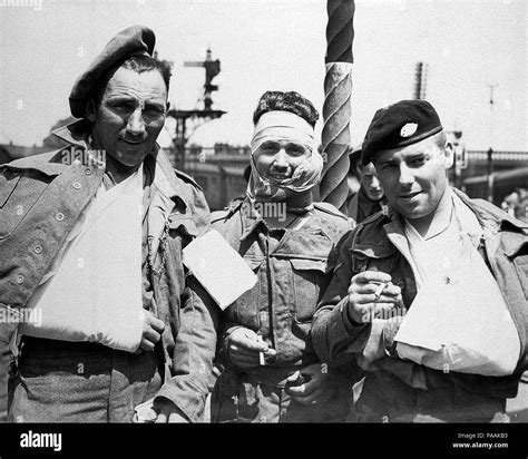 Three Soldiers Wounded Hi Res Stock Photography And Images Alamy