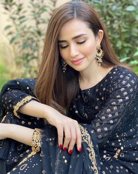 Recent Beautiful Clicks Of Actress Sana Javed | Reviewit.pk