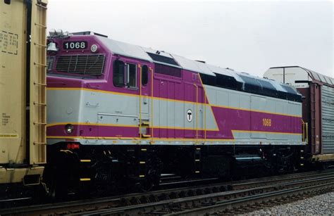 Heading Home Freshly Rebuilt Mbta F40ph 2c Heads East On T Flickr