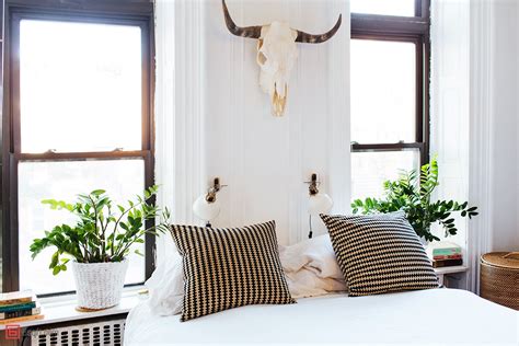 These small living room ideas for apartments will help you to achieve the space of your dreams. Tips and storage ideas for couples living together in ...