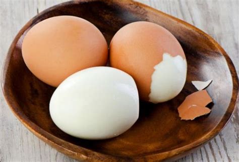 Misalnya kulit risoles pecah dan akhirnya isi di dalamnya beramburan. Cara Agar Kulit Telur Rebus Mudah Dikupas dan Tidak Lengket - Beritalima.com