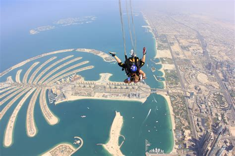 This is partly due to the unique location and the many weight limits apply to parachute jumps. skydive-dubai-10 - Where life is great