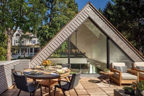Quaint Shingle Style Cottage In New York Receives A Stunning Makeover