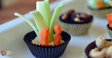 Here's a delicious round up of appetizers, perfect for your thanksgiving dinner with little ones or great for any holiday party, event or potluck. Thanksgiving for Kids Part 2: Dessert and Appetizers | Healthy Ideas for Kids