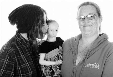 Kelinci, seperti halnya kucing dan anjing, memiliki beragam ras, bentuk, warna, ukuran, dan bulu. Kisah Bayi Menderita Primordial Dwarfism, Emma Panik Melahirkan Bayi Sekecil Kelinci - Halaman 2 ...