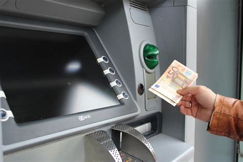 Und können eines vorweg festhalten: Bankgebühren sparen: Wo und wie ich kostenlos Geld abheben ...