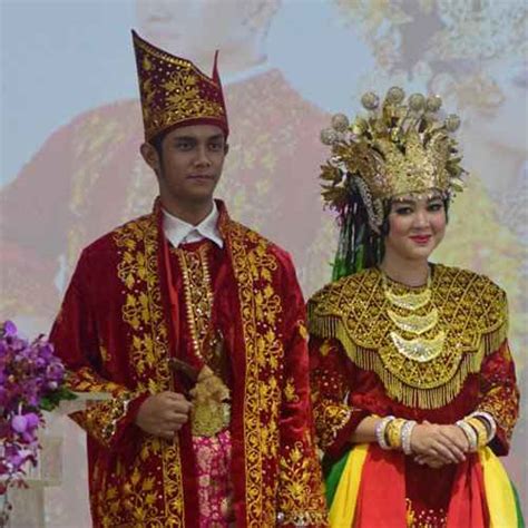 Mengapa Baju Adat Pria Dari Jambi Dinamakan Baju Kurung Tanggung Lengkap