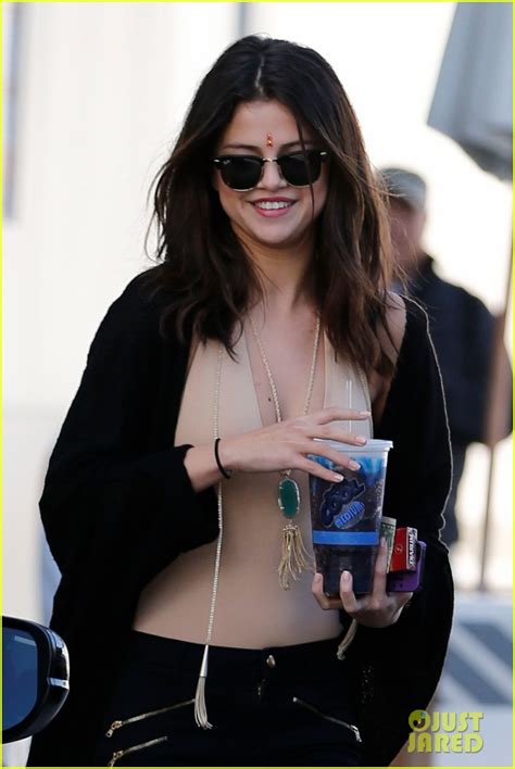 Selena Gomez Steps Out After Ex Justin Bieber S Arrest Photo Selena Gomez Pictures