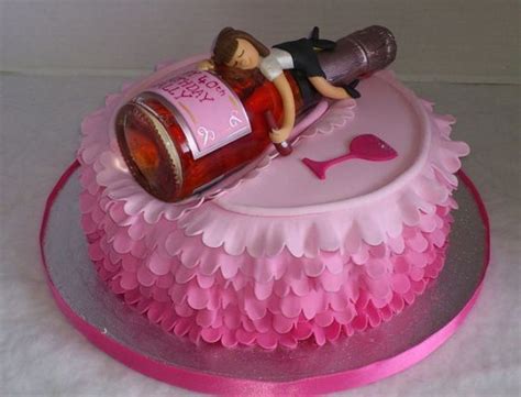 Aged to perfection with the year they were born on it. 13 funny 40th birthday cake with a bottle on top - Shelterness | Lustige geburtstagskuchen, 25 ...