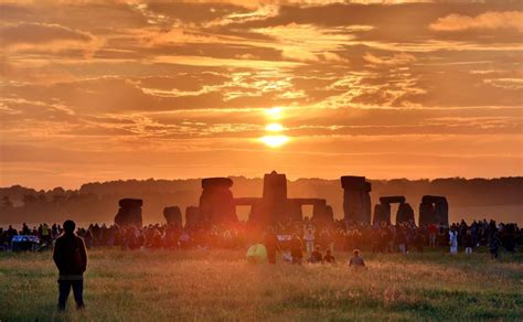 Magical Sunrise At Stonehenge Marks Summer Solstice Oversixty