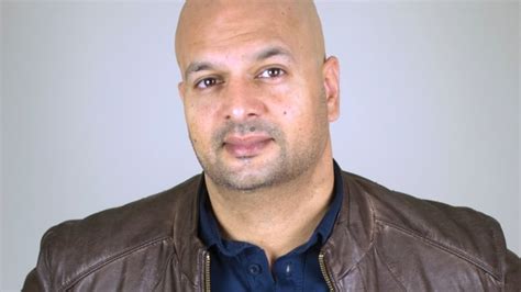 Ali Hassan Comedian And Canada Reads Host Publishing Memoir In Fall