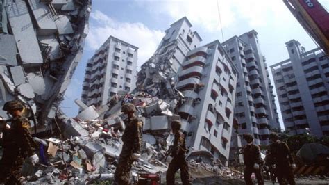 Gempa bumi ini banyak menimbulkan kerusakan atau bencana alam di bumi, getaran gempa bumi yang kuat mampu menjalar keseluruh bagian bumi. Inilah 4 Gempa Bumi Paling Dahsyat Yang Pernah Terjadi ...