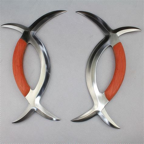 Chinese Sword Double Ye Tomahawk Meridian Yuanyang Deer Horn Knife Pair
