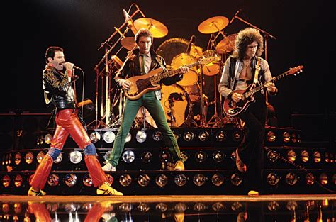 1f Queen On Stage The 80s Queen Band Freddie Mercury John Deacon