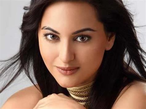 Cute Face Of Sonakshi Sinha Индийские актрисы Сонакши синха Женщина