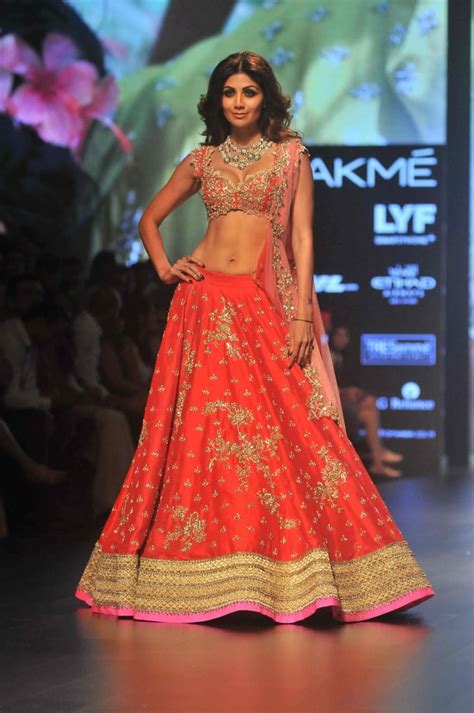Shilpa Shetty Walks For Anushree Reddy At Lakme Fashion Week 2016