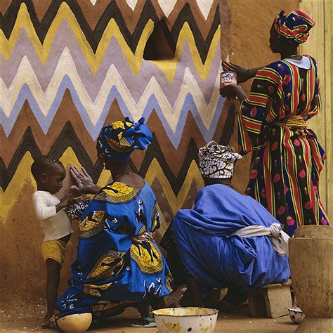The art of an african. Margaret Courtney-Clarke: African Canvas