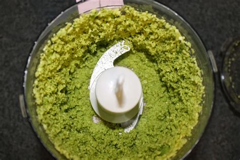 Rich chocolate mousse that's sweetened with dates! Sprinkle of Vegan: Vegan Avocado Chocolate Mousse