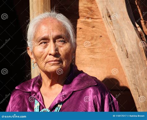Mujer Mayor Hermosa De Navajo De 77 Años Imagen De Archivo Imagen De Mujer Cultural 11817517