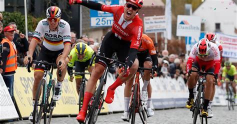 Results of the cycling race nokere koerse in 2019 won by cees bol before pascal ackermann and jasper philipsen. Zware val Van der Poel in finale Nokere Koerse, Bol ...