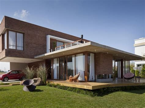 You just need some outdoor furniture and you get a wonderful place to spend summer days in. Tips Minimalist Modern House Terrace Design | 4 Home Ideas