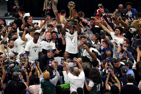 Milwaukee Bucks Win NBA Finals To End Year Title Drought Daily Sabah