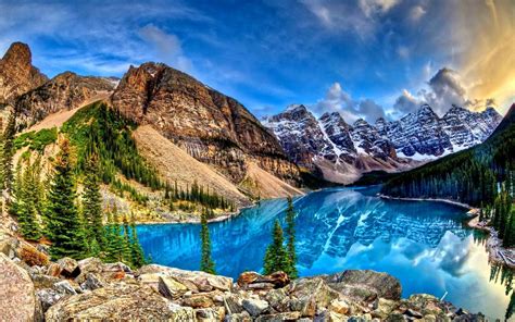Hd Amazing Blue Lake Reflecting The Mountains Wallpaper Download Free
