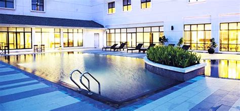 Menawarkan beberapa kemudahan hotel dengan dua ratus sembilan puluh empat bilik dan dua puluh empat tingkat. Hotel Di Kuantan Ada Swimming Pool © LetsGoHoliday.my
