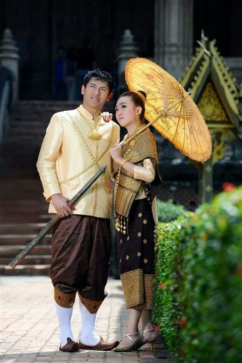 Bride And Groom In Lao Traditional Clothes Traditional Outfits Laos Wedding Thai Wedding Dress