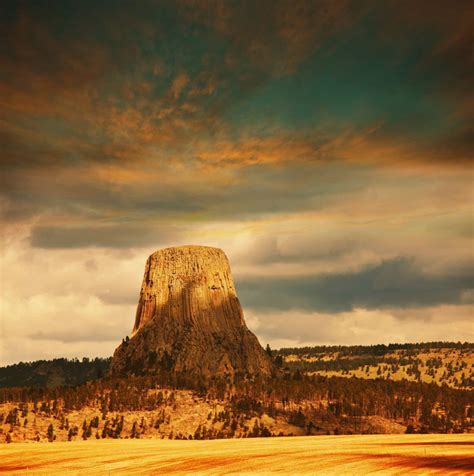 Devils Tower The Story Behind The Mysterious Us National Monument