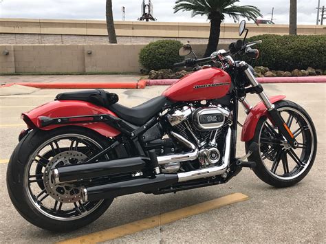 It sends massive torque to the 240mm rear tire. New 2020 Harley-Davidson FXBRS - Softail Breakout 114