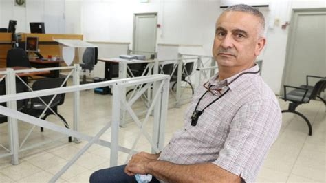 יש לעבור קורס עיוני, בבית ספר ייעודי ומורשה לכך. המחבל שהרג לוחם גולני יישאר במעצר. האב השכול: "שלא יראה ...