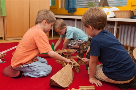 Gemeinsames Bauen Kindergarten