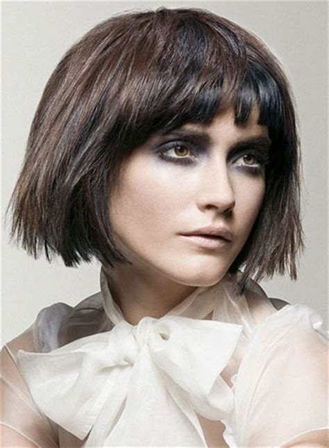 The first and foremost pro of the length is that it is manageable. Medium Haircuts with Choppy Bangs