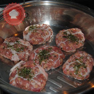 Crépinettes de porc aux petits pois et lardons