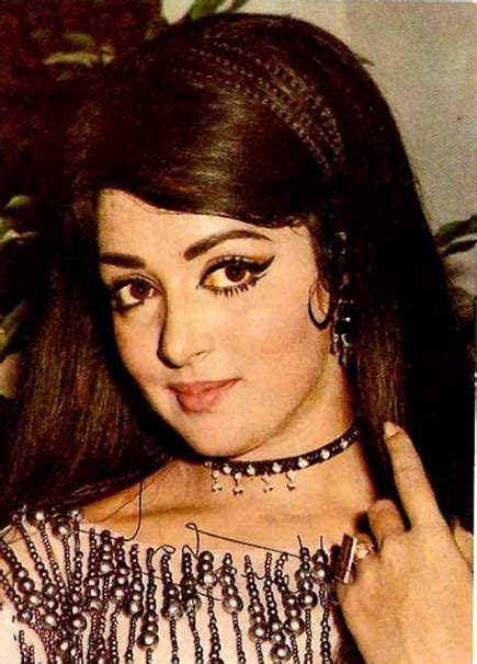 Malini first acted in a main role in sapno ka saudagar (1968. 10 Artis Wanita Sexy Tercantik Di Bollywood - Fakta Nomena