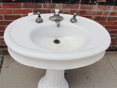 There's a new look in town, one that's vintage in style but fresh in feel. Antique / Vintage Oval Pedestal Porcelain Bathroom Sink ...