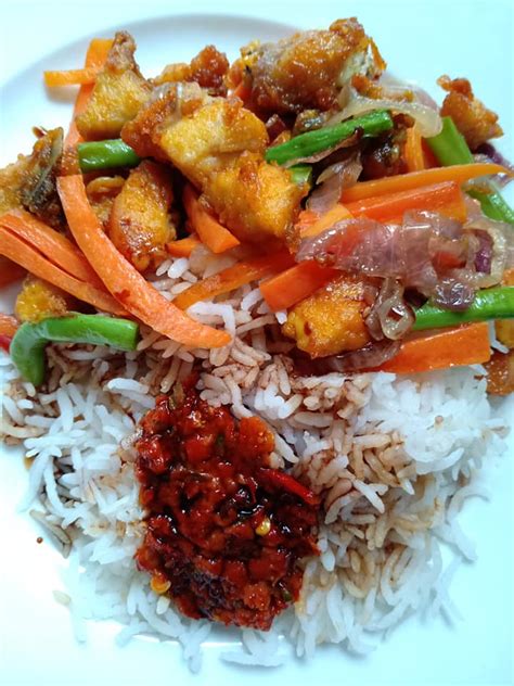 Ayam masak ala thailand ini sangatlah mengunggah selera dan juga resepi ayam. Resipi Ayam Goreng Kunyit Thai - Resepi Bergambar