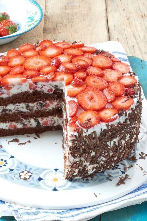 Schnelle und einfache torten rezepte eigenen sich für taufen, hochzeiten oder geburtstage besonders gut. So köstlich: Erdbeer-Stracciatella-Torte | Kuchen und ...