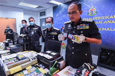 Apatah lagi kakaknya seorang ibu tunggal. Malaysia Tumpas Sindiket Pemalsuan Kad Pelarian UNCHR, 16 ...