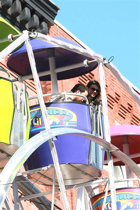 Kendall Jenner Ice Cream And A Ferris Wheel Ride In Manhattan 916
