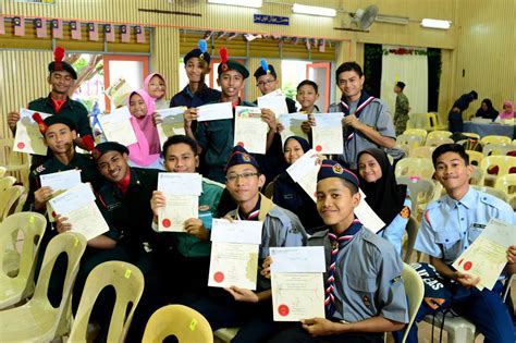 Please refer to page 6 of panduan penilaian aktiviti kokurikulum sekolah menengah1 to learn the marking scheme for uniform body. Sekolah Menengah Kebangsaan Datuk Haji Ahmad Badawi: Hari ...