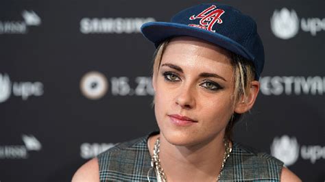 A photo from the upcoming film spencer in which stewart plays the late royal has been released and it's a good likeness. Kristen Stewart to play Princess Diana in new movie - CGTN
