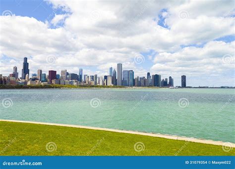 Fietspad Met Chicago Van De Binnenstad Stock Foto Image Of Blauw