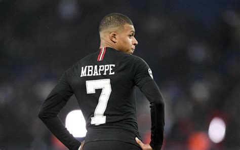 At 22 years old, mbappe has amassed 37 more goals for club and country than lionel messi had at the same age, and 99 more than cristiano ronaldo. 'Doorbraak: Kylian Mbappé speelt volgend seizoen bij deze ...