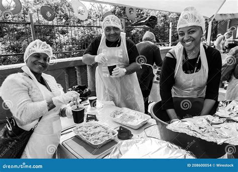 Volunteers Preparing Free Food For Visitors In The Gurdwara Community