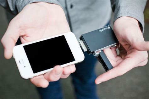 Mophie Keychain 隨身 Iphone充電器 A Day Magazine