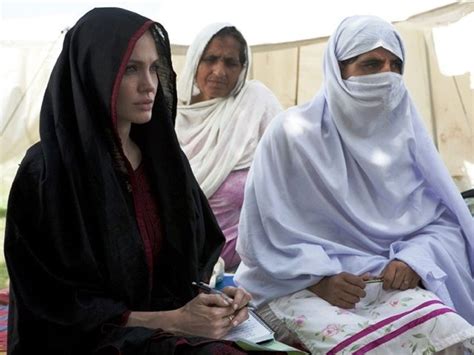 Angelina Jolie Visits Pakistan To Help Devastating Flood 202