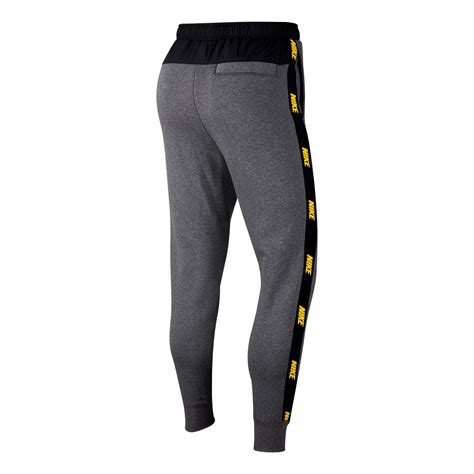 Ein nike trainingsanzug bietet eine optimale kombination aus tragekomfort und stil. Nike Sportswear Trainingshose Herren - Grau, Schwarz ...