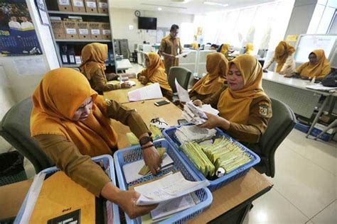 Penghargaan kepada pegawai berprestasi ialah penghargaan yang diberikan kepada pegawai melalui tahapan uji kompetensi untuk dapat dinobatkan dengan predikat berprestasi. Alokasi APBD Paling Dominan untuk Belanja Pegawai ...